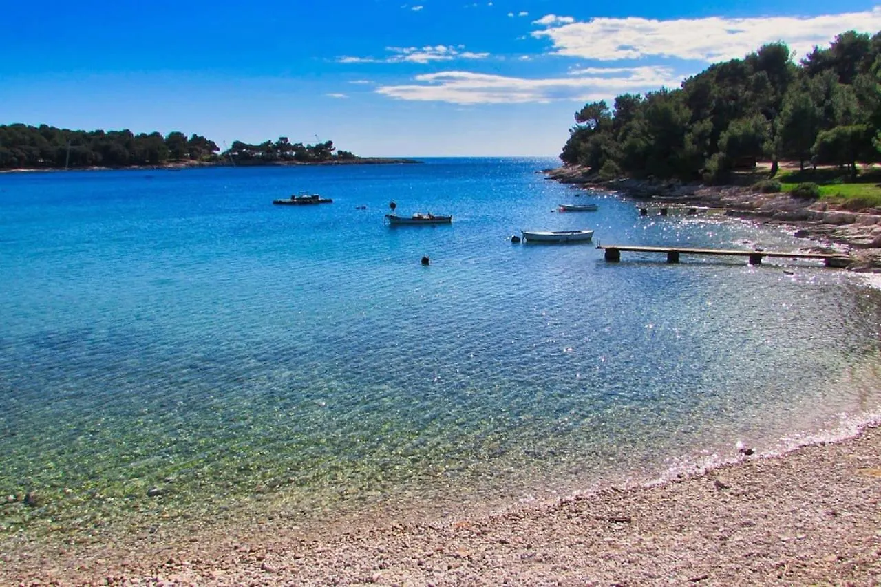 Sunny Aura Beach Apartment - Spacious And Bright, With Parking Pula