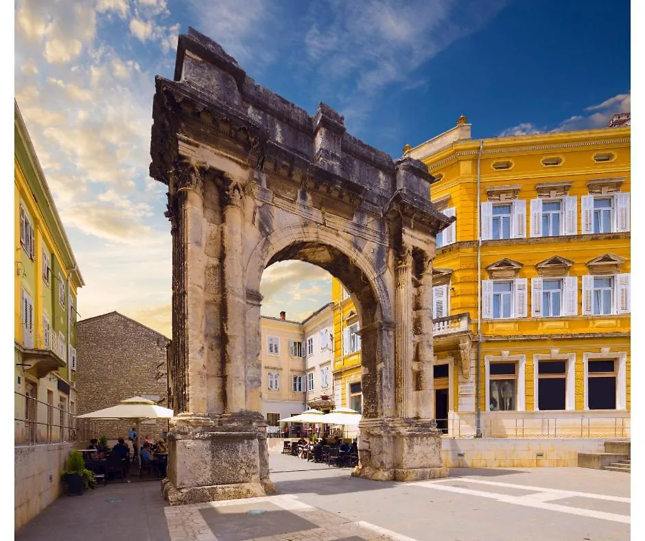 Sunny Aura Beach Apartment - Spacious And Bright, With Parking Pula 0*,  Croacia
